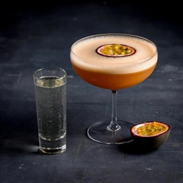 Cocktail mit Passionsfrucht