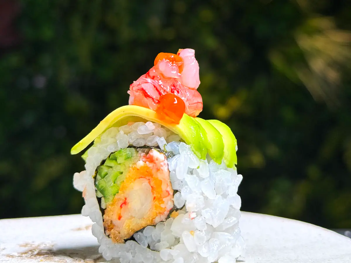 Live Roll: Uramaki mit Avocado, Tatar und Lachsrogen